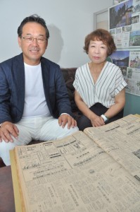 中津留瑞良さん、直美さん夫妻＝２８日、奄美市名瀬の南海日日新聞社