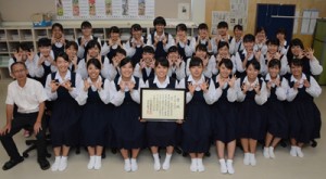 全国書道展で団体９位に入賞した大島高校＝１９日、奄美市名瀬