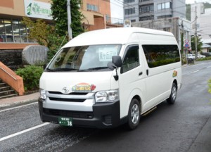 佐仁―奄美空港で運行予定のジャンボタクシーと同型の車両