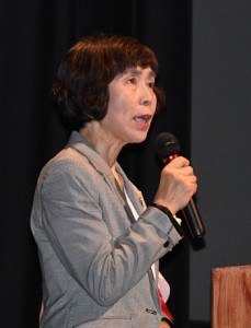 講演した山口氏（右）と佐野氏＝７日、奄美文化センター
