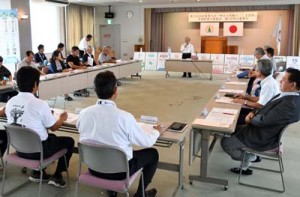 「燃ゆるかごしま国体」のトライアスロン競技実施に向けた天城町実行委員会常任委員会＝１８日、天城町役場