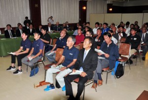  約７０人が参加した奄美群島漁業振興大会