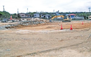 与論町の新庁舎建設予定地＝１５日、同町茶花