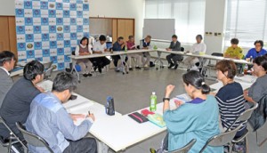 エコツアーガイド時のガイドラインを決めた徳之島エコツアーガイド連絡協議会臨時総会＝２３日、徳之島町役場