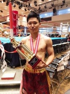 ボクシングの東日本新人王決定戦フェザー級で優勝し、大会ＭＶＰを獲得した瀬戸内町出身の峯田（提供写真）