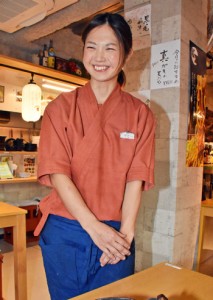 「奄美を発信する店にしたい」と話す牧さん＝１０月１７日、鹿児島市