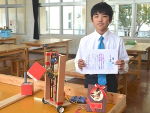 ロボコン県大会活用部門で優勝した楠隼中の屋さん（提供写真）