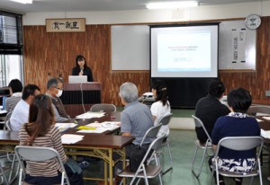  「働き方改革」について学んだ実践講座＝９日、奄美市名瀬の県大島支庁