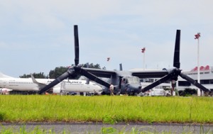 奄美空港に緊急着陸し、１カ月間もとどまった米軍のオスプレイ＝６月５日、奄美市笠利町