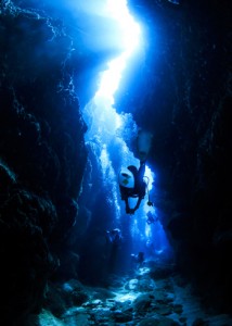 【人が写っている部門１位】森浩伸さんの「光の挿す方へ」