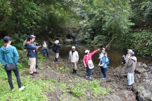 受講生らが集落の魅力を紹介したエコツアーガイド育成研修会＝１５日、奄美市住用町