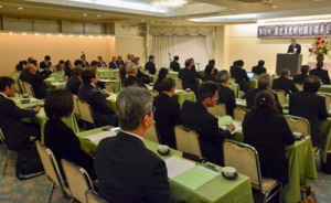 奄振法の延長や内容充実について決議した県町村議会議長会＝２１日、奄美市名瀬