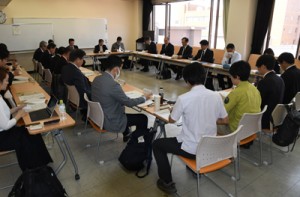 奄美群島内の希少動植物密猟・密輸防止に向けた対策連絡会議の初会合＝２７日、鹿児島市