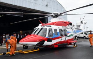 運用を開始した県の新型防災ヘリ「さつま」＝１１日、枕崎市の県防災航空センター