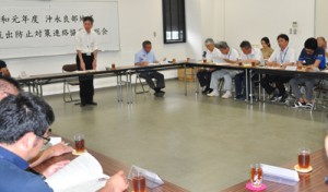 赤土等の流出防止対策について協議した総会＝１３日、和泊町