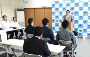 現職関係者のみが出席した徳之島町長選立候補予定者説明会＝１０日、町役場