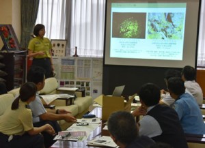 希少野生生物の密猟防止へ関係機関の連携と監視体制の強化を呼び掛けた研修会＝８日、奄美市笠利町の奄美空港