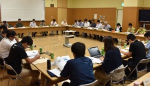 マングースの根絶に向けて取り組みを協議した検討会＝１日、奄美市名瀬