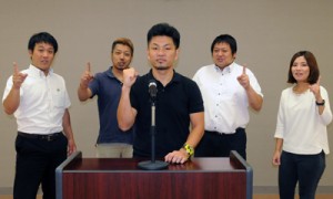 九州大会に向け、意気込む森帆嵩さん（中央）ら瀬戸内町商工会青年部メンバー＝５日、同町