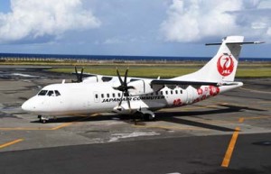 復活する徳之島発奄美行きの午前便で使用される機材と同型のＡＴＲ４２機＝２３日、天城町の徳之島空港