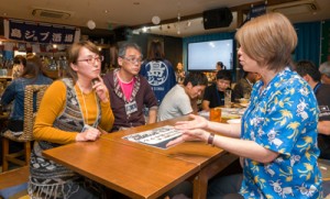 就労条件や移住後の生活について質問が寄せられた会場＝２０日、大阪市北区