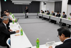 奄美ドクターヘリ運航の課題などを話し合った運航調整委員会＝１４日、県立大島病院救命救急センター