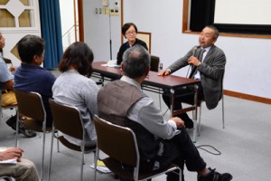 町内外から約２０人が参加した鹿大の島めぐり講演会＝１６日、瀬戸内町