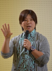 研究成果を報告する小林さん＝２３日、奄美市名瀬