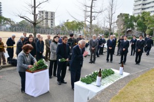 鹿児島県人会連合会の追悼式＝１７日午前１０時すぎ、神戸市大倉山公園