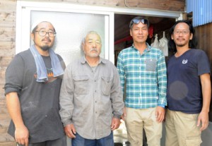 加計呂麻島ジビエ研究会の（右から）水谷さん、佐藤さん、数原さん、山田さん＝２０１９年１２月１８日、瀬戸内町安脚場