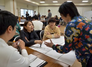 異なる業種の社員らがアイデアを出し合ったイノベーション・キャンプ＝３日、奄美市役所笠利総合支所