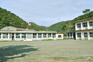 ４月から休校する秋徳小中学校