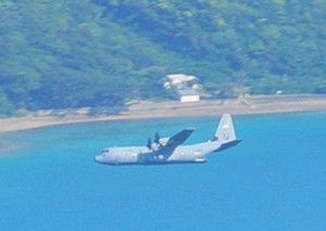 龍郷町で撮影された米軍のＣ１３０とみられる機体（提供写真）＝８日、同町