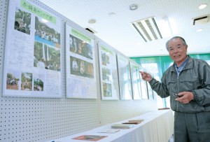 企画展の展示内容を紹介する和泊町歴史民俗資料館の先田さん＝１４日、同館