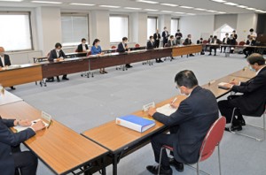 県の対応を決定した対策本部会議＝５日、鹿児島市の県庁