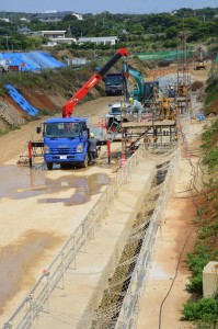 事業完了まで残り２年を切った沖永良部島の地下ダム工事＝４月２８日、知名町屋者