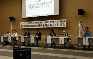 討論会で各テーマに沿って意見を述べた知事選立候補予定者＝２０日、鹿児島市