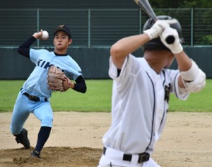 徳之島―喜界戦で開幕した２０２０県夏季高校野球大会の大島地区予選＝８日、徳之島町の健康の森公園野球場