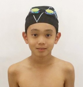 男子小学５年の平泳ぎ２種目を制した松山