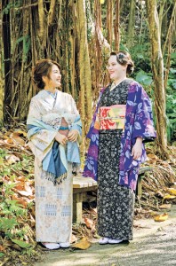 ローズマリー・ホワイトさん（右）、里さん