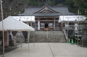 境内にはテントが用意され、初詣に向けた準備が進む高千穂神社＝２９日、奄美市名瀬