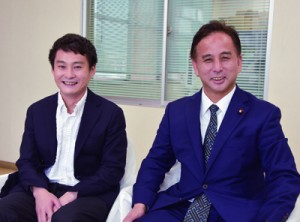 奄美大島入りした遠山衆院議員（右）と同行した猿田彦珈琲の大塚氏