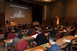 ワクチン接種の留意点などについて説明があった研修会＝３日、鹿児島市の県医師会館