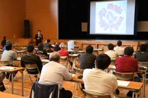 闘牛肉の肉質分析結果などが報告されたセミナー＝１日、徳之島町亀津