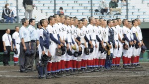 準決勝に進出した大島＝３１日、鹿児島市の平和リース球場